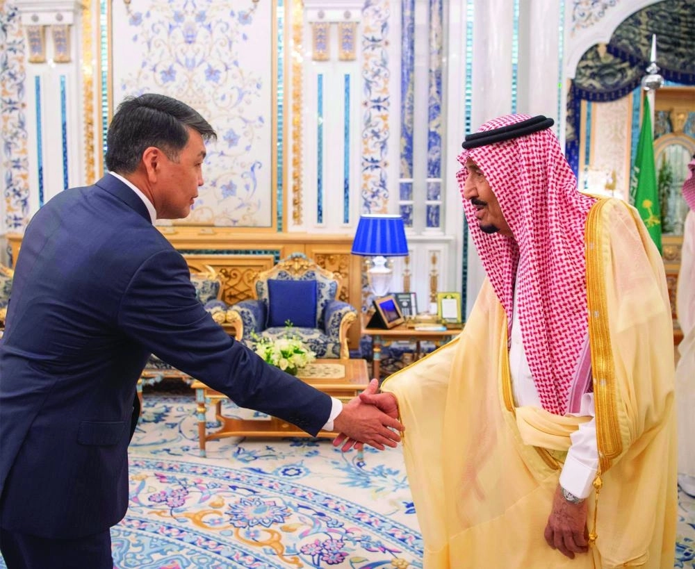 .. ويتسلم أوراق اعتماد سفير كازاخستان