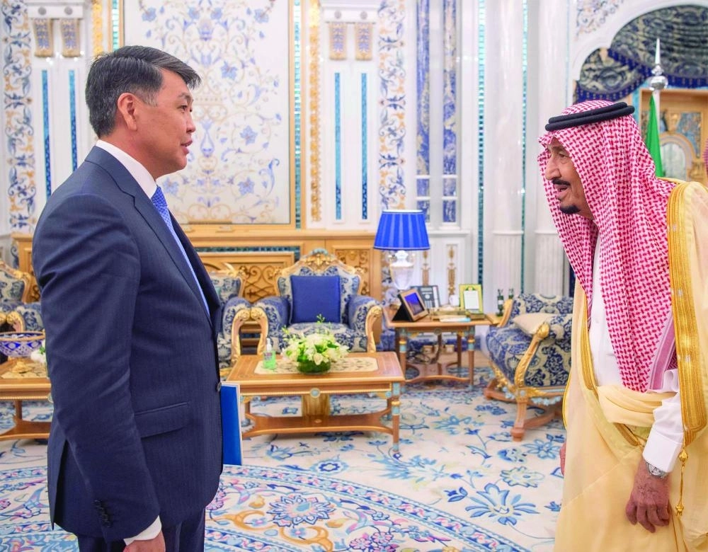 






.. ويتسلم أوراق اعتماد سفير كازاخستان