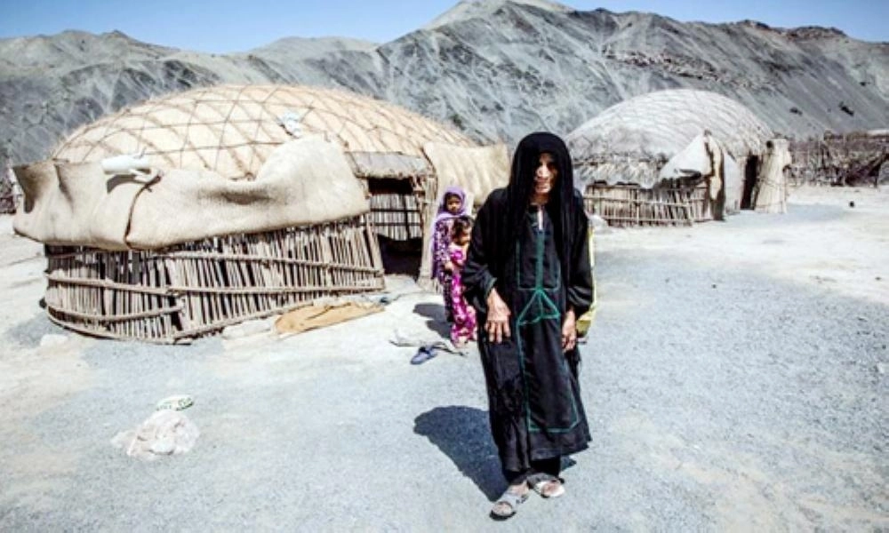 إيرانية تسكن في الشارع (مكة)