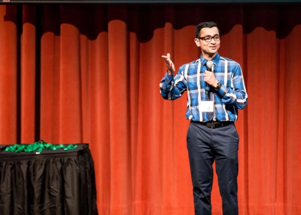 عبدالله الزير خلال إحدى الفعاليات (مكة)