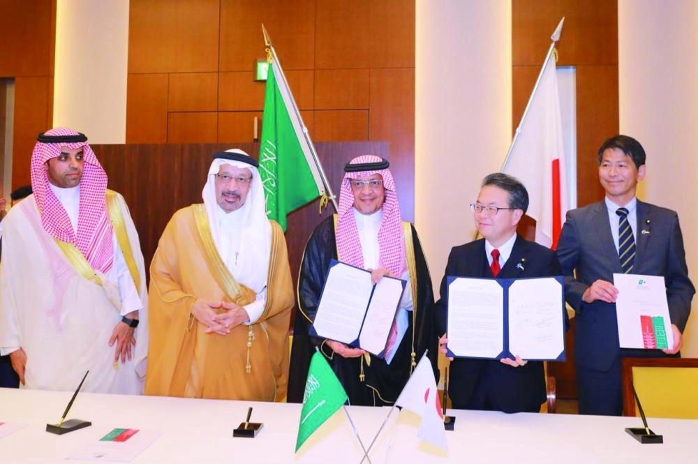 على هامش المنتدى (واس)