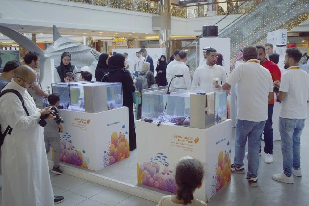 جانب من الزوار في معرض " كاوست " 