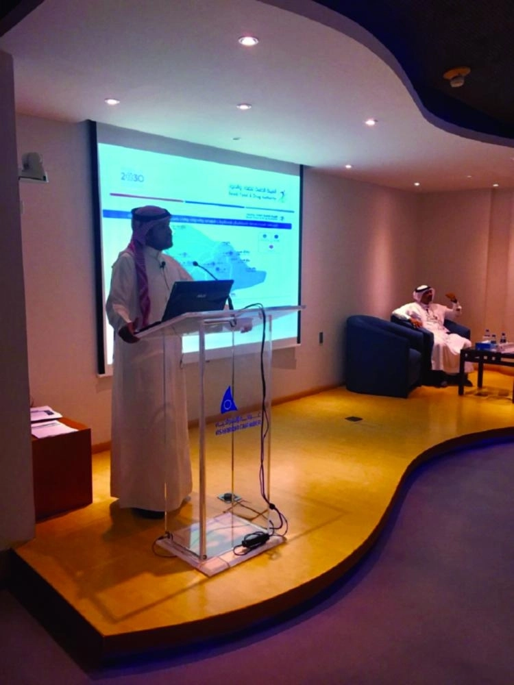 الدوشان يتحدث في الورشة (مكة)