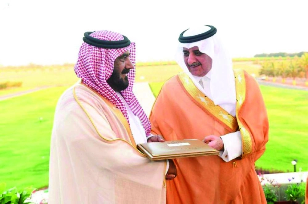 






فهد بن سلطان خلال التكريم                                   (مكة)