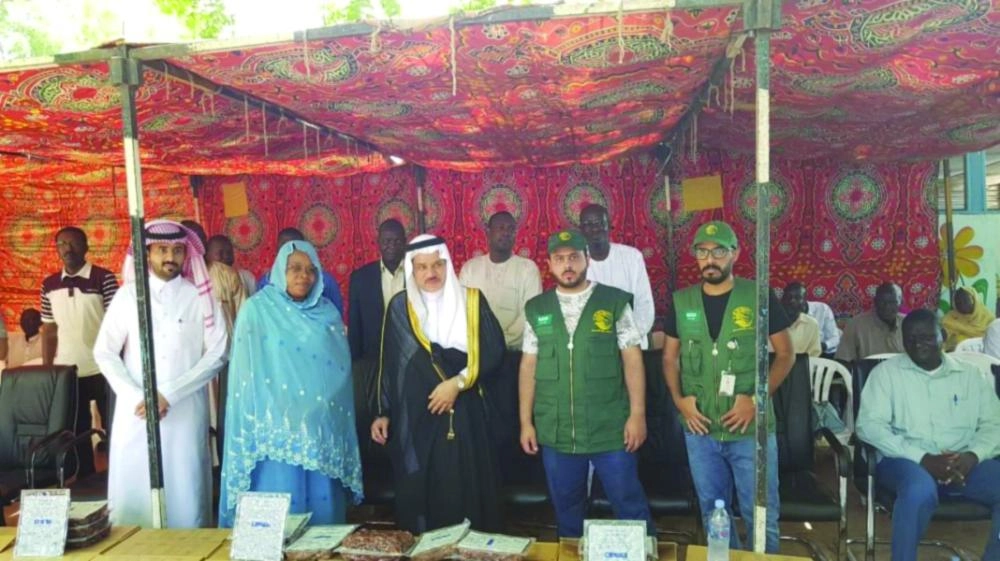 تسليم هدية التمور لتشاد (واس)