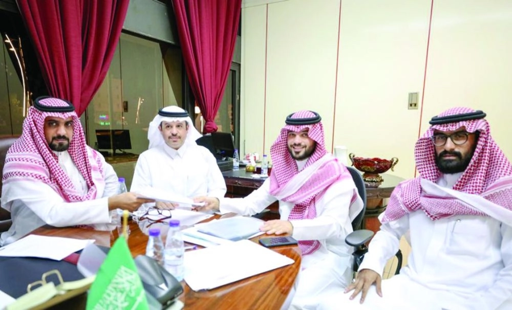 






أعضاء المجلس الجديد خلال تقديم ترشحه                                            (مكة)