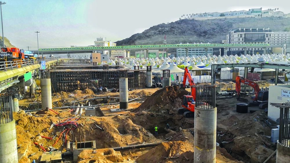 






من أعمال تنفيذ جسور المشاة في مشعر منى                                (أنس الحارثي)