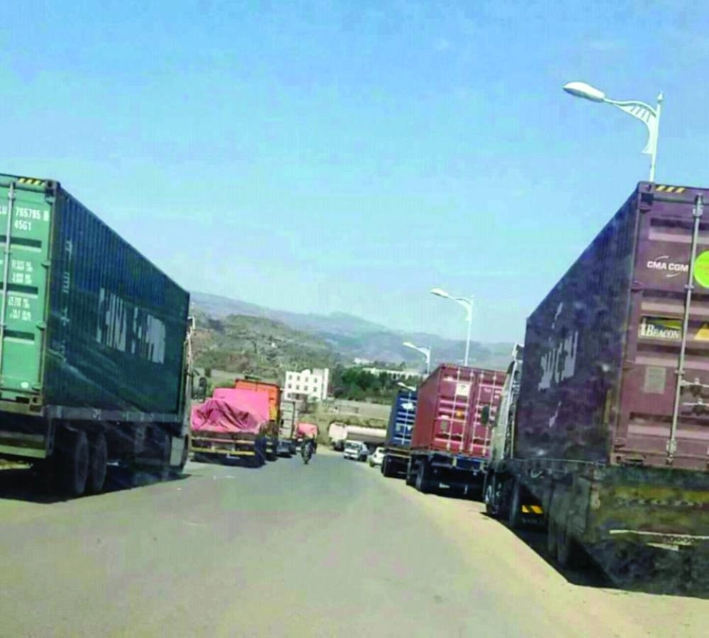 






شاحنات الأدوية المحتجزة من قبل الحوثي                                    (مكة)