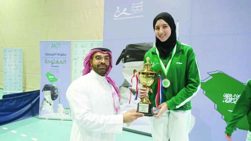 






تتويج بطلة سعودية في المبارزة                             (إعلامي المبارزة)