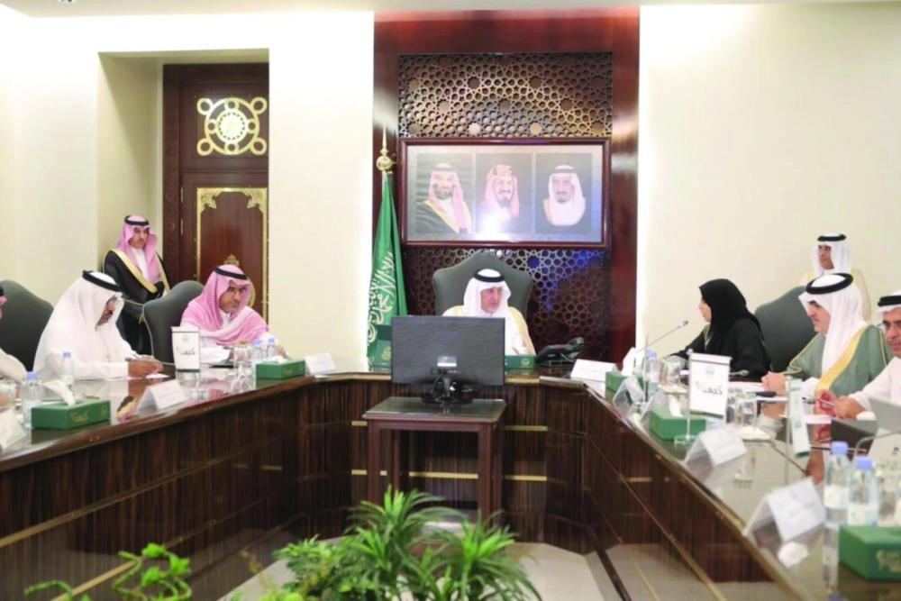 






خالد الفيصل خلال ترؤسه الاجتماع                                                      (مكة)