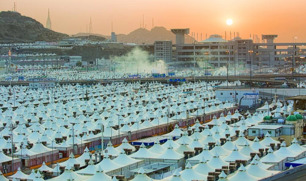 



مخيمات الحجاج في مشعر منى                   (أنس الحارثي)