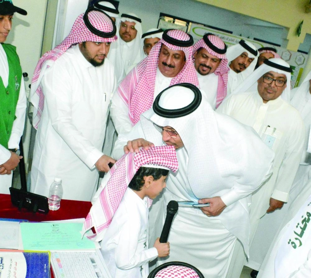 






.. ويقبل رأس الطالب