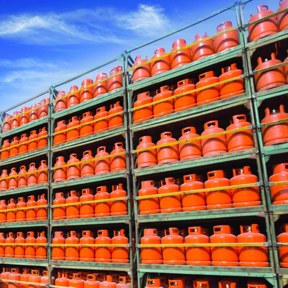 



أسطوانات غاز داخل أحد المحلات             (مكة)