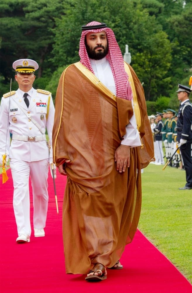 ولي العهد خلال مراسم الاستقبال 