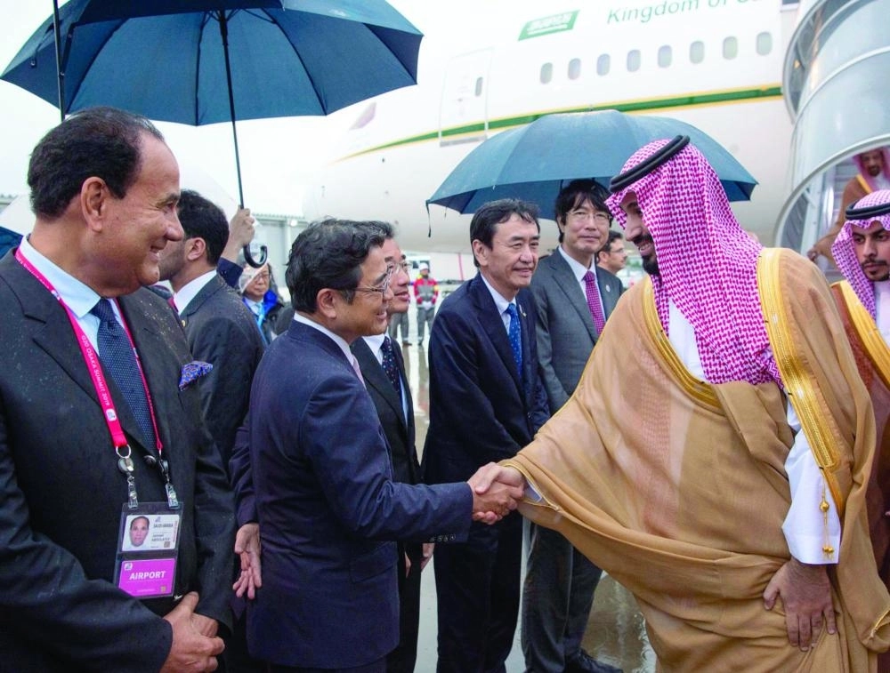 






الأمير محمد بن سلمان لدى وصوله إلى مدينة أوساكا أمس                                                                                                                                                (واس)