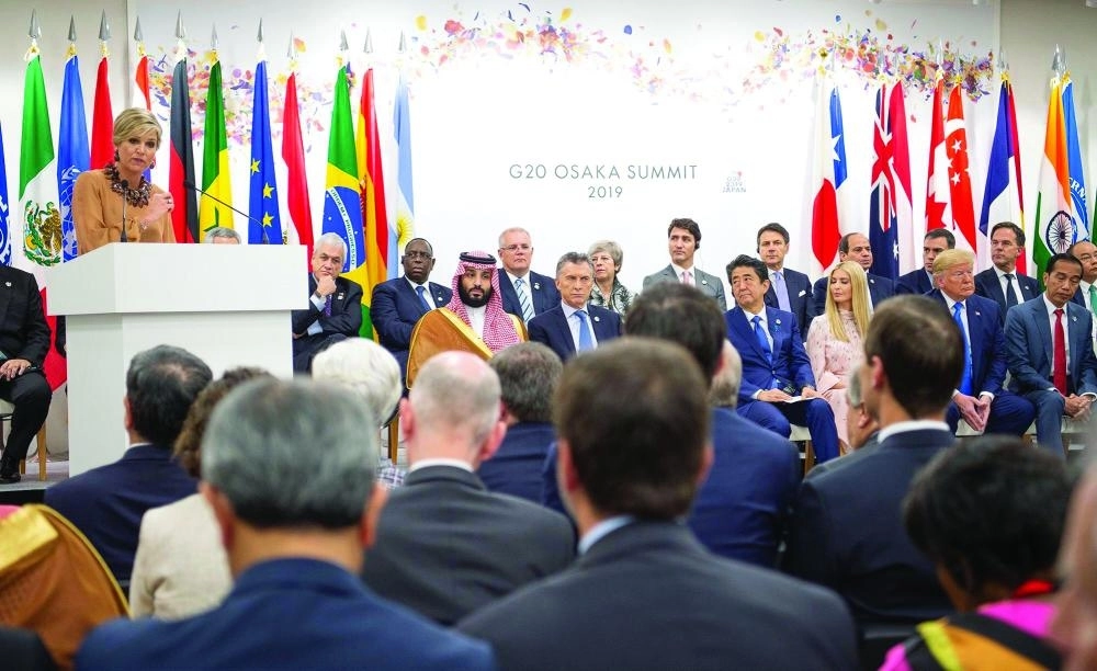 






من جلسة تمكين المرأة اقتصاديا                                                                         (واس)