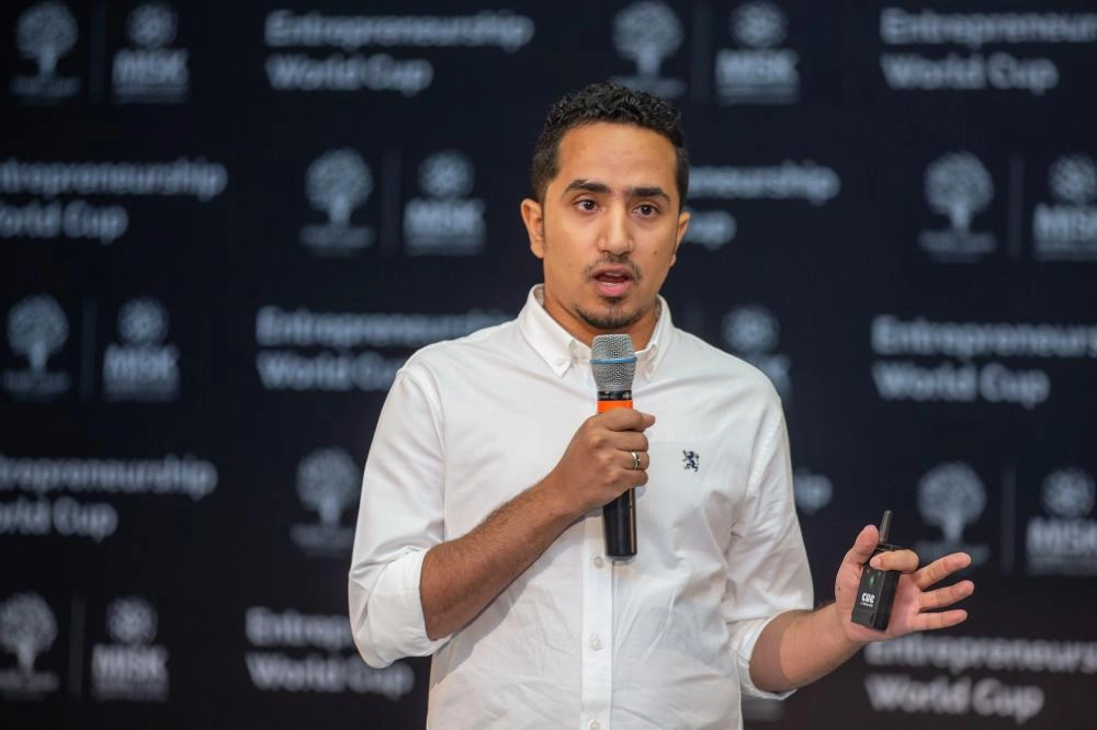 مدير إحدى المشارع المهتمة بقطع بتوفير منصة لقطع السيارات.مكة 