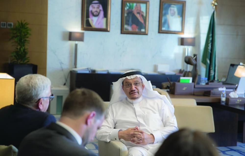 






حمد آل الشيخ خلال لقائه جون أبي زيد     (مكة)