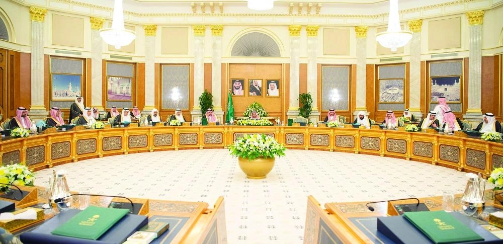 






خادم الحرمين لدى ترؤسه جلسة مجلس الوزراء في قصر السلام بجدة أمس                                                                        (واس)