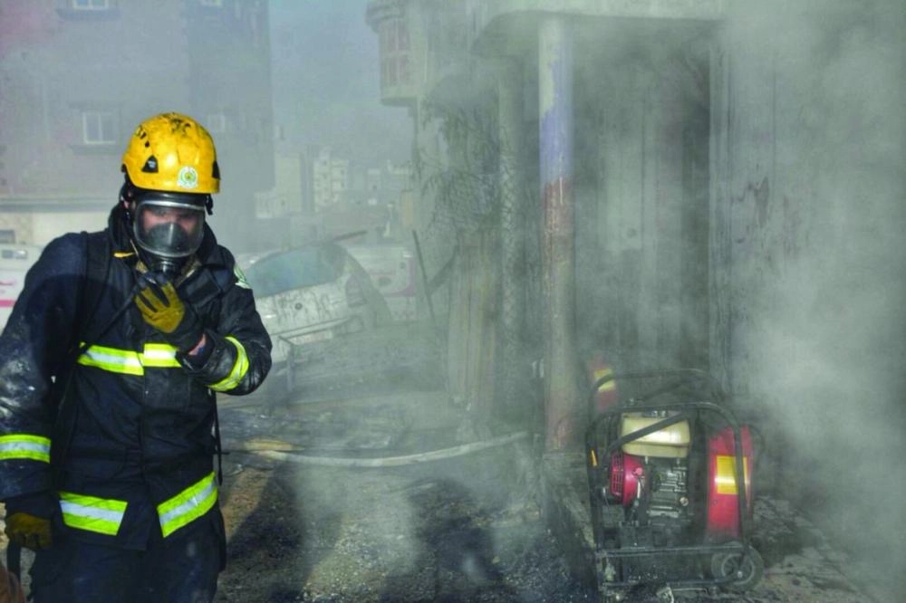 






من مباشرة الحريق في المنزل الشعبي بجدة        (مكة)