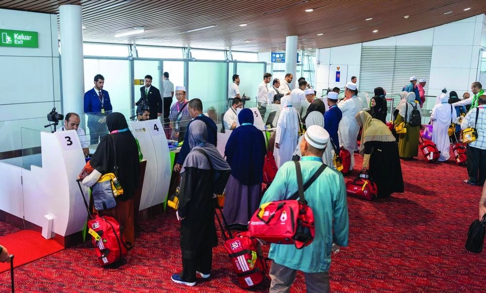 






حجاج ماليزيون خلال مغادرة مطار كوالالمبور                                                                                     (واس) 