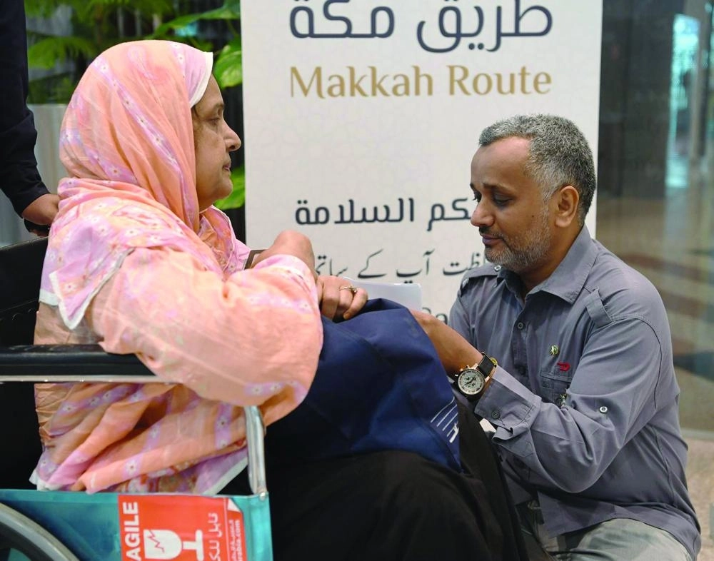 






 أشاستا أختر بعد حصولها على التأشيرة       (واس)