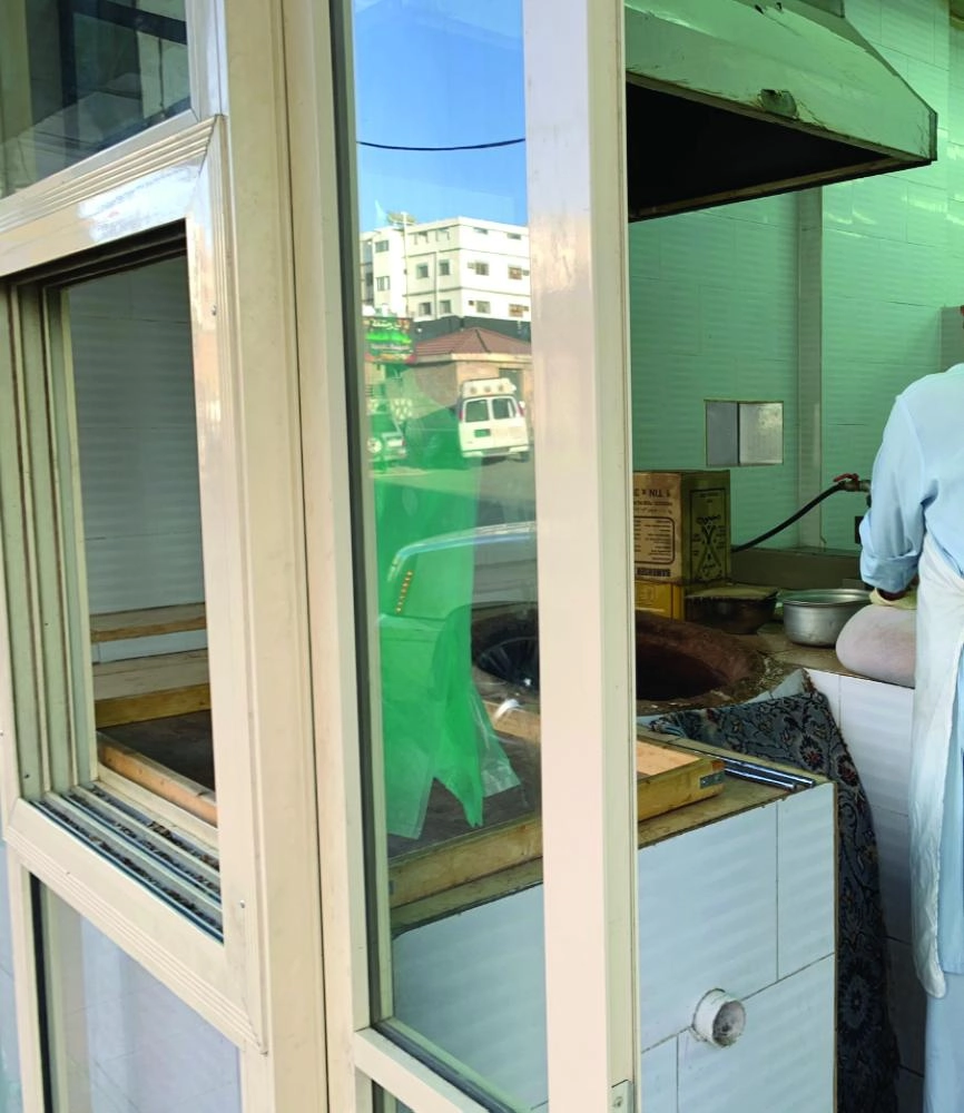 






أكياس بلاستيك تستخدم بأحد مخابز التميس    (مكة)