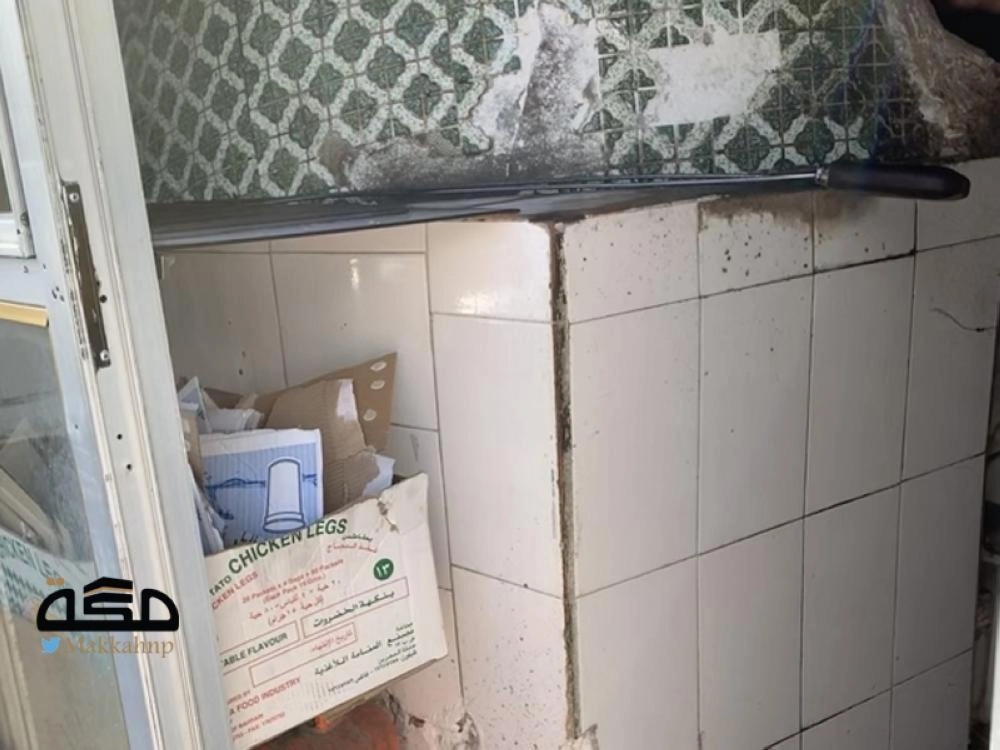 كراتين داخل أحد مخابز التميس (مكة)