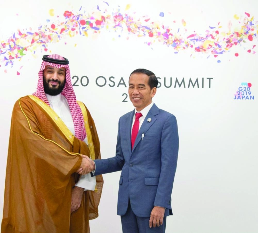 ولي العهد لدى لقائه الرئيس الإندونيسي 