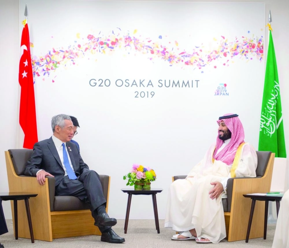 ولي العهد لدى لقائه رئيس وزراء سنغافورة على هامش قمة العشرين  