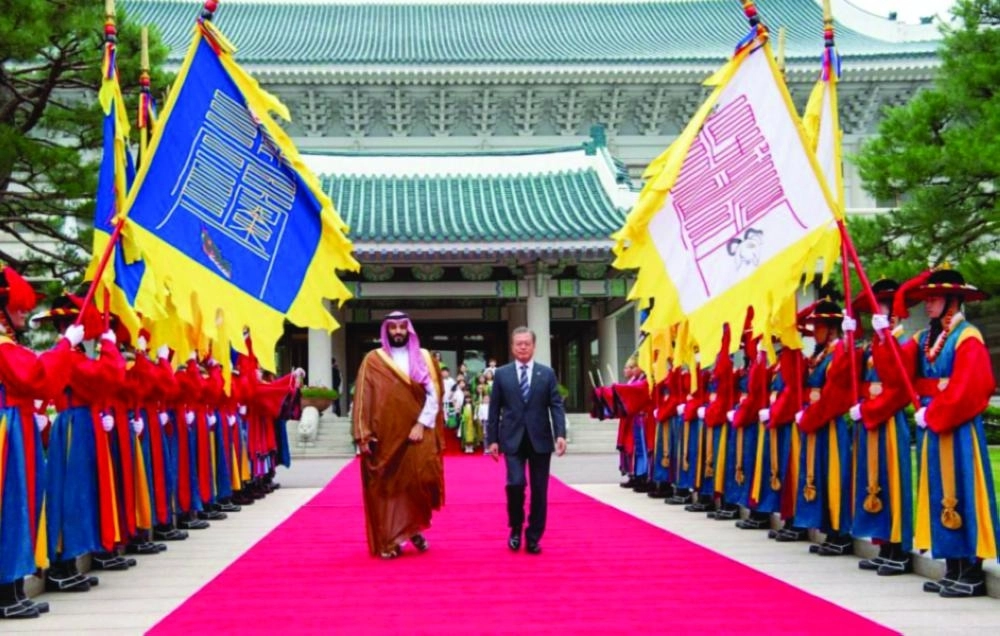 الرئيس الكوري لدى استقباله ولي العهد في القصر الأزرق