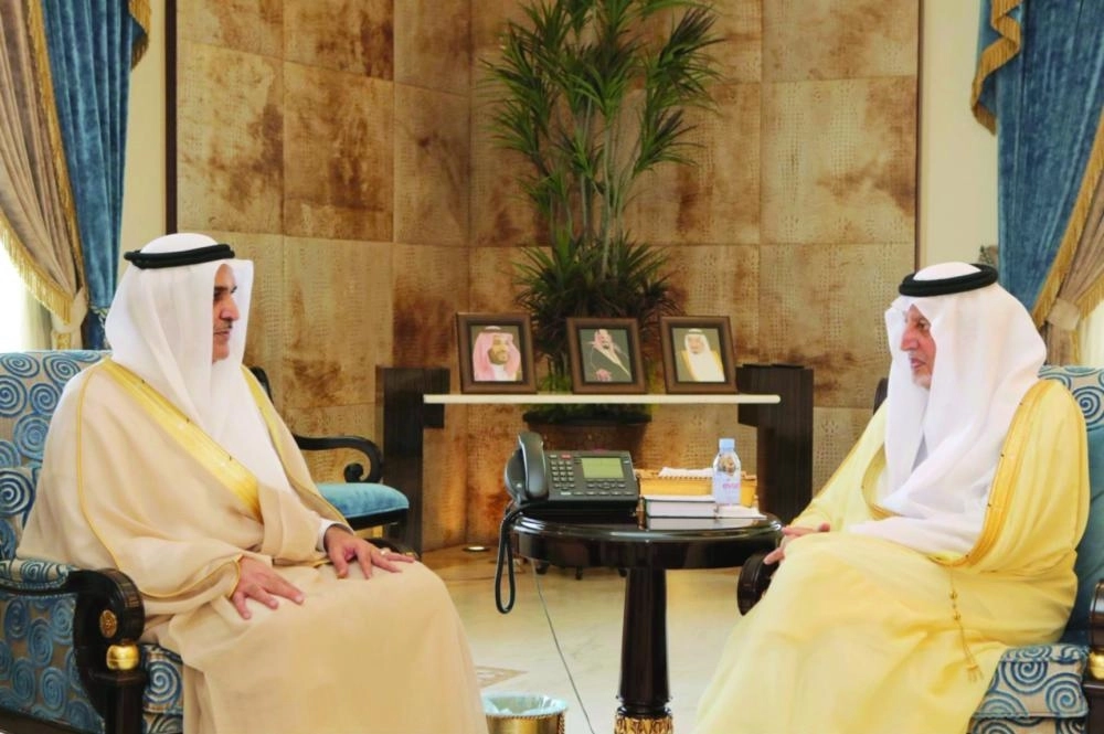 خالد الفيصل لدى استقباله وليد بافقيه