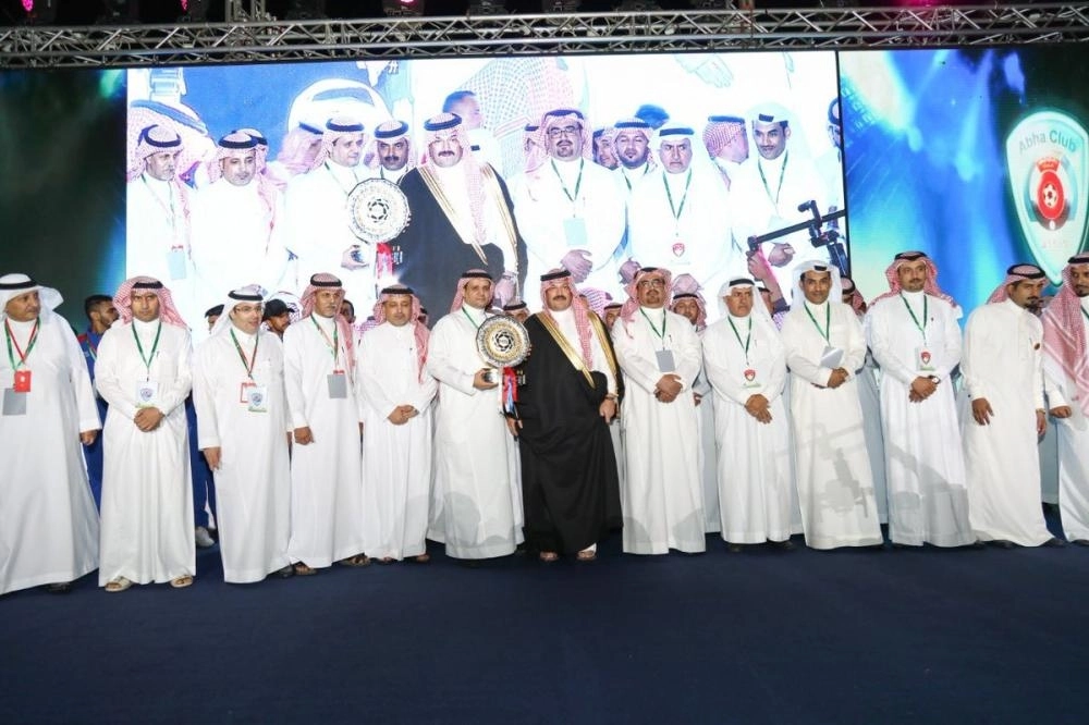 






تركي بن طلال مع فريقي أبها وضمك                                                                                                      (مكة)