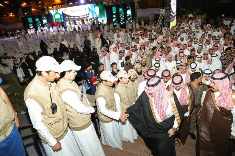 أمير عسير خلال لقائه بفريقي أبها وضمك (مكة)