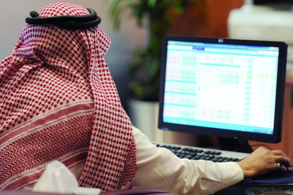 






مستثمر يتابع شاشة تداول                         (مكة)