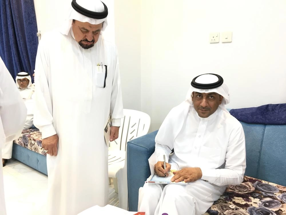 الربيح يوقع ديوانه