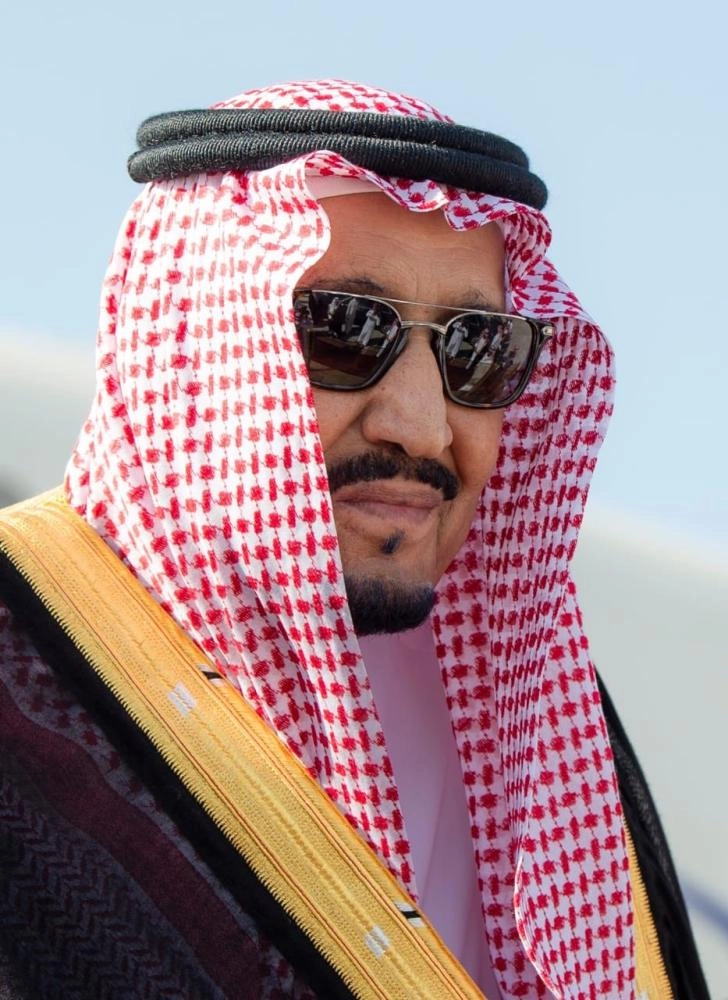 خادم الحرمين الشريفين يصل إلى نيوم