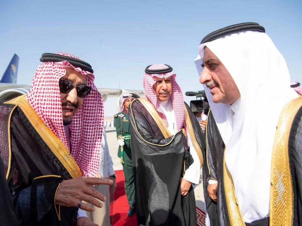 خادم الحرمين الشريفين يصل إلى نيوم