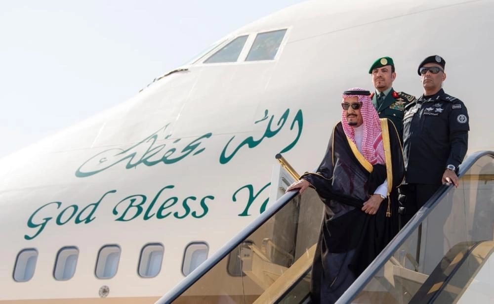 خادم الحرمين الشريفين يصل إلى نيوم