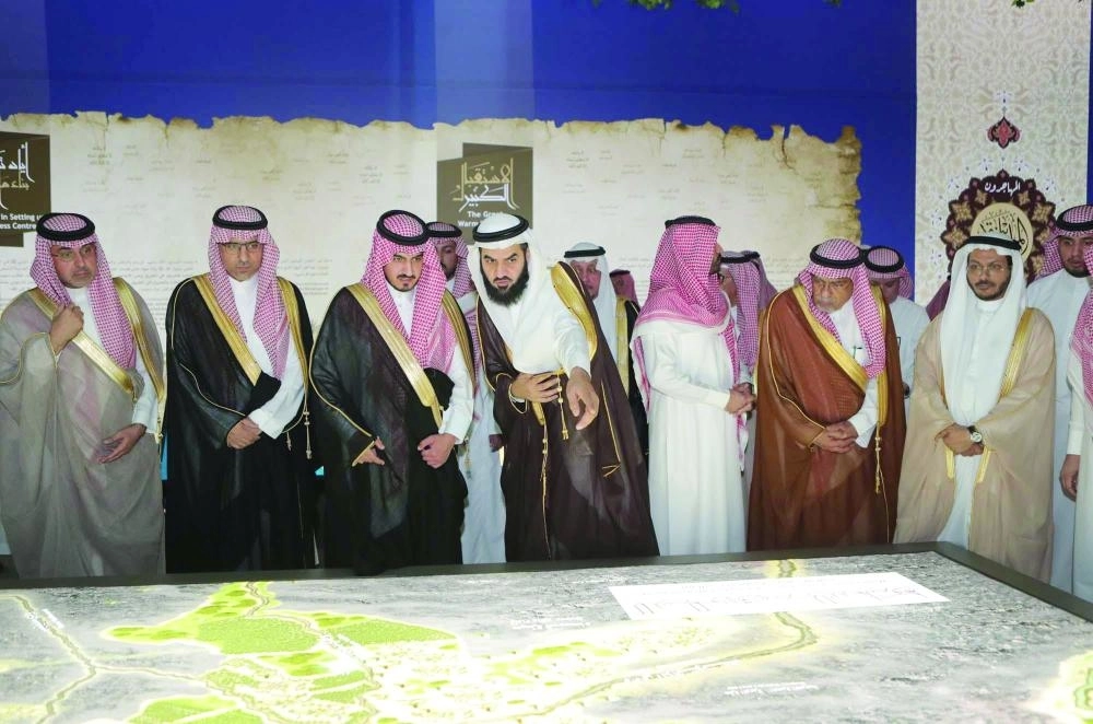 






بدر بن سلطان خلال تدشين المعرض                                     (واس)