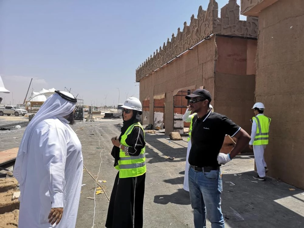 67 شاباً وفتاة سعوديين يشاركون في إنشاء منطقة الأسواق التاريخية لـ"عكاظ"