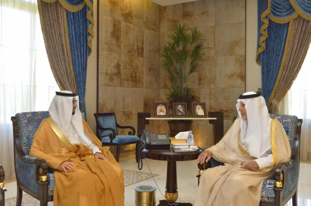 أمير مكة خالد الفيصل والرئيس التنفيذي للهيئة العامة للغذاء والدواء الدكتور هشام بن سعد الجضعي