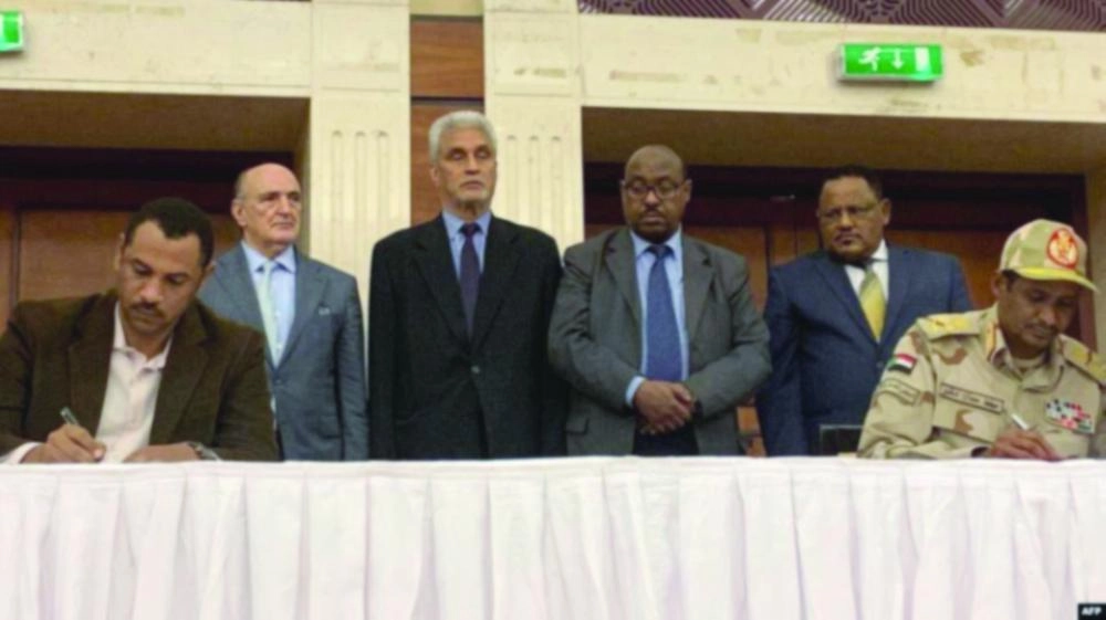 






العسكري يوقع الاتفاق مع قوى الحرية والتغيير                                                                 (مكة)