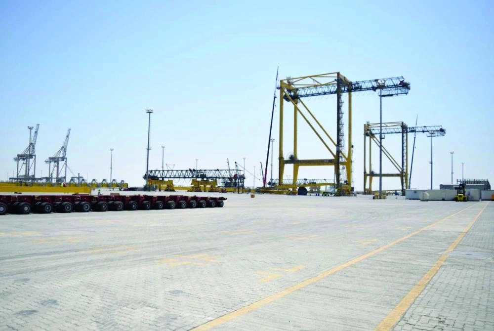 






أثناء تركيب الحاويات الجديدة                                     (ميناء الملك عبدالله) 