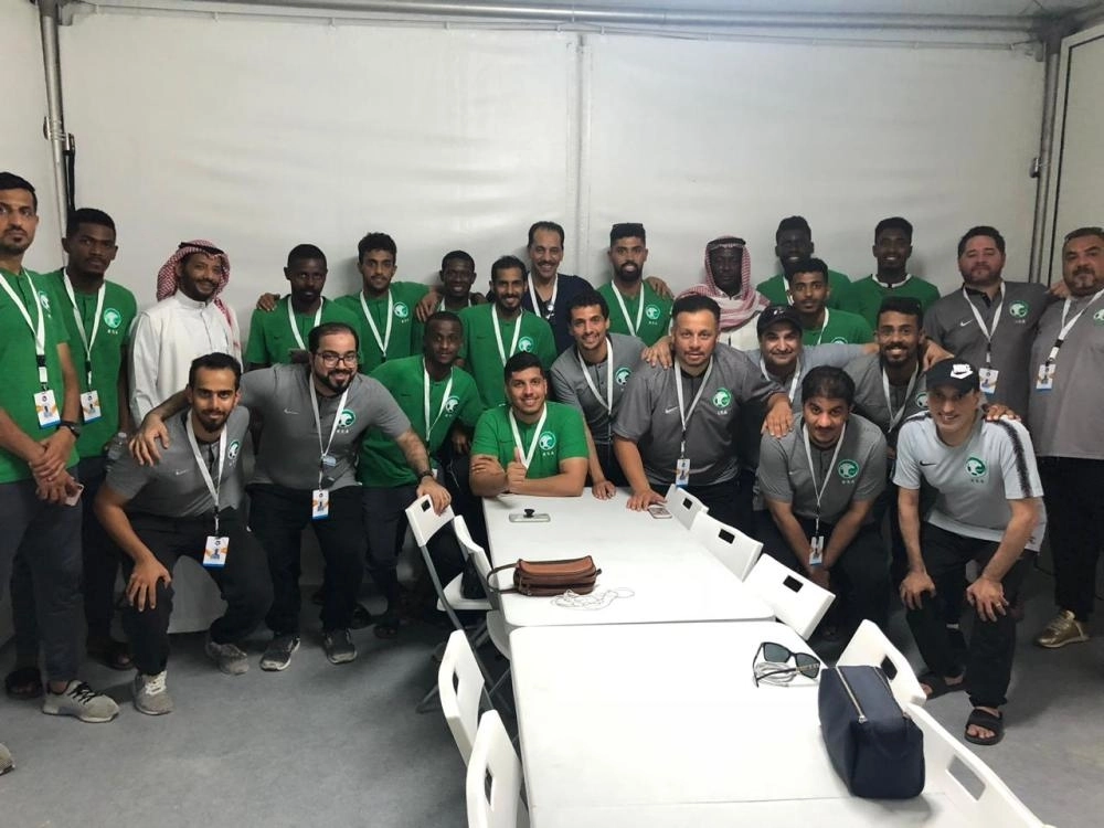 لقاء لاعبي المنتخب القداما بلاعبي اخضر الشواطى