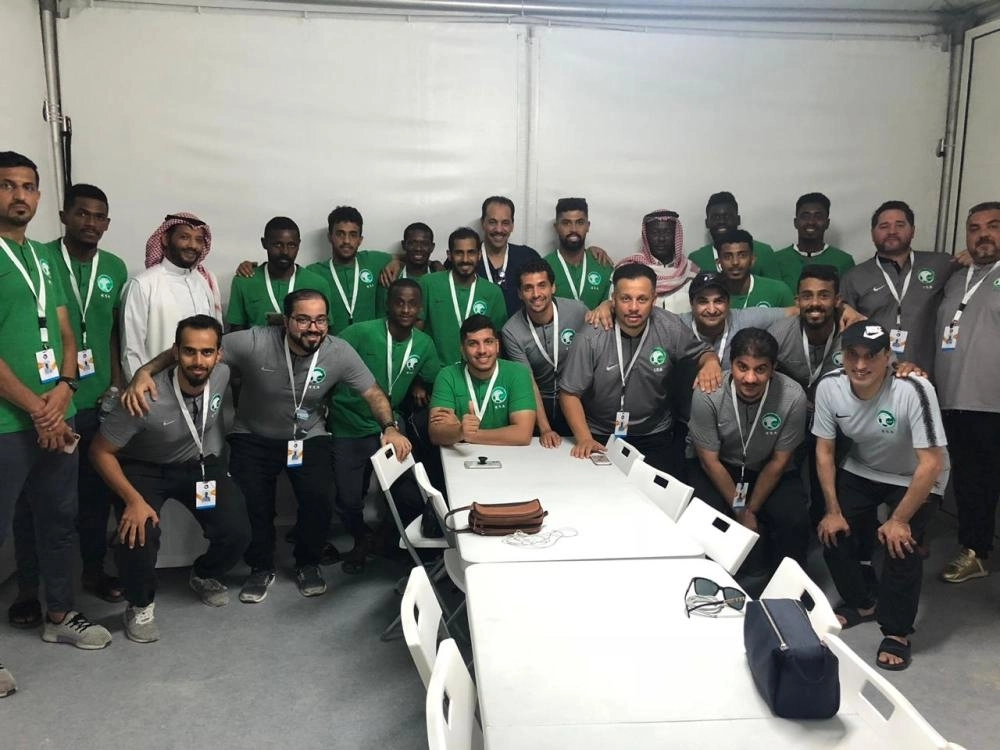 لقاء لاعبي المنتخب القداما بلاعبي اخضر الشواطى