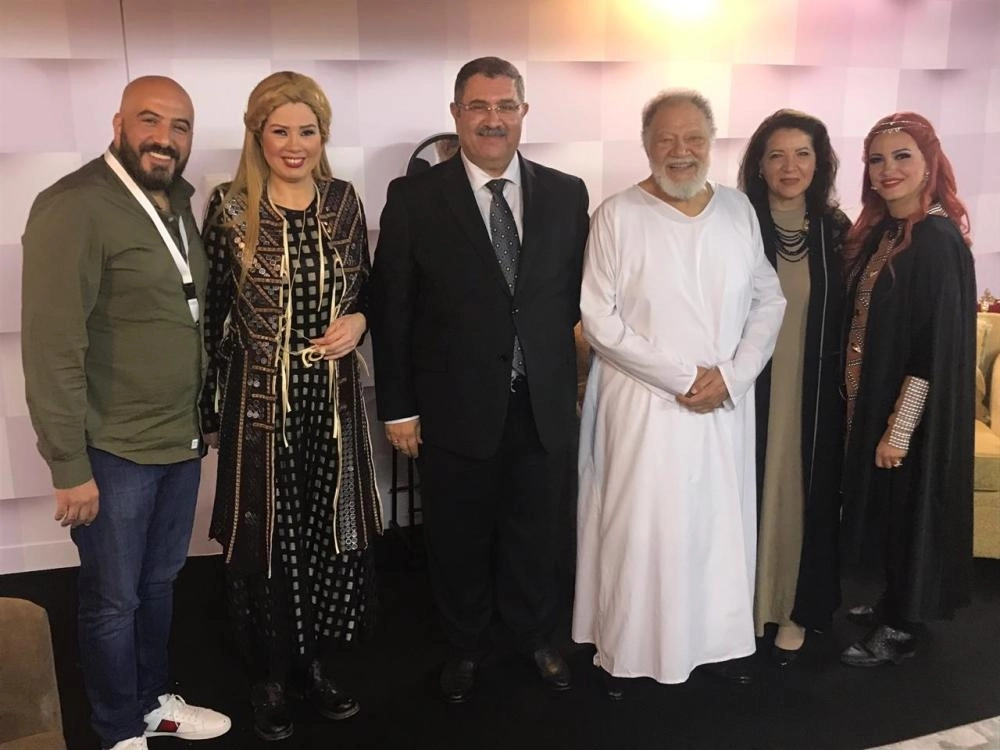 المشاركين في العرض المسرحي