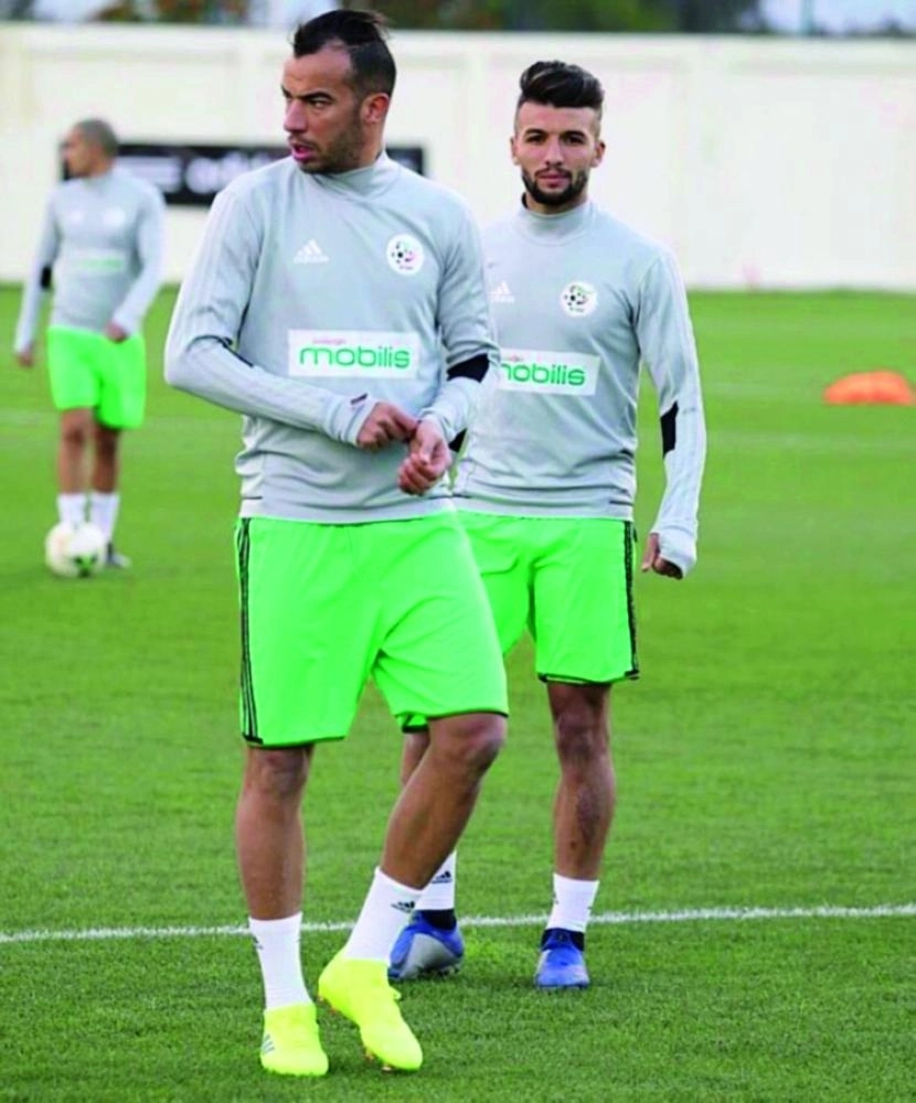 






جانب من تدريبات المنتخب الجزائري              (مكة)