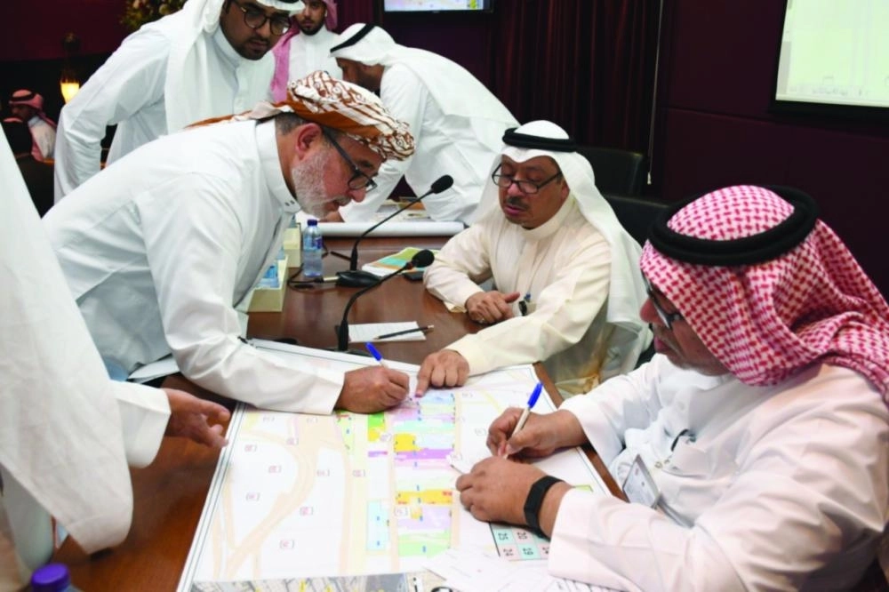 



رؤساء المكاتب أثناء اختيار المواقع     (مكة)