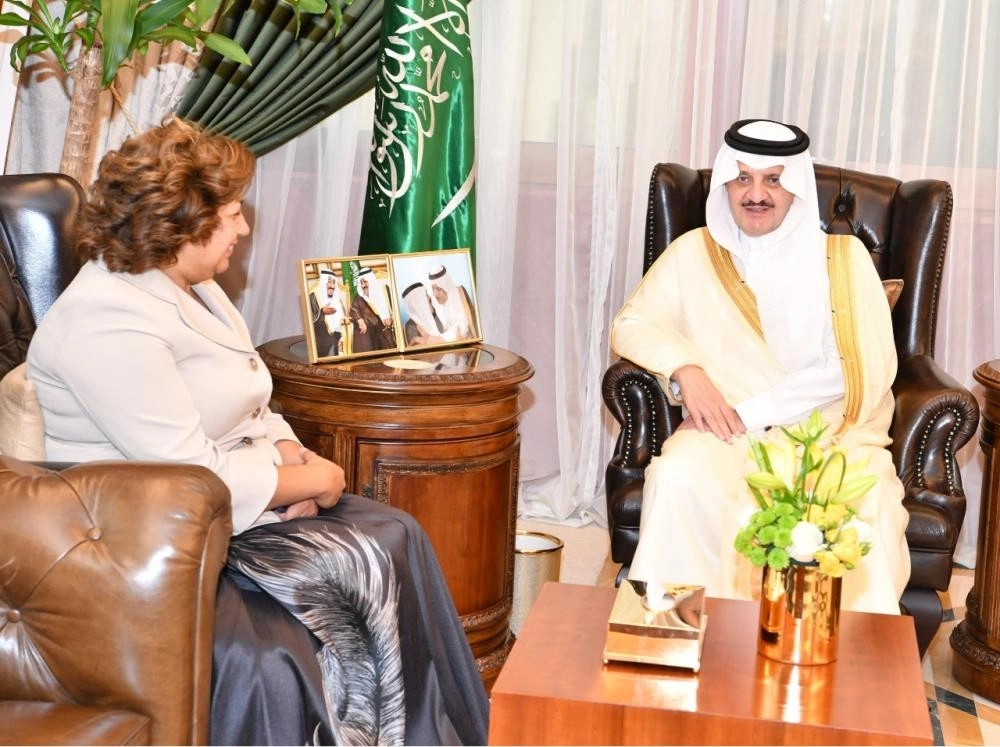 الأمير سعود بن نايف أثناء استقباله القنصل العام الأمريكي